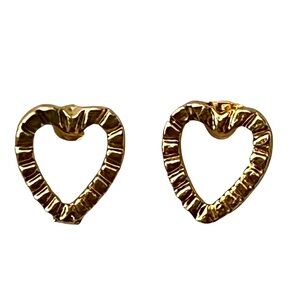 8mm Gold Heart-Shaped Stud Earrings